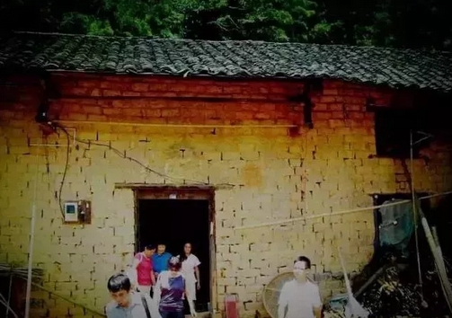 住房在進(jìn)步—時(shí)代呼喚環(huán)保建筑在廣大農村大展身手(圖4) 土墻屋